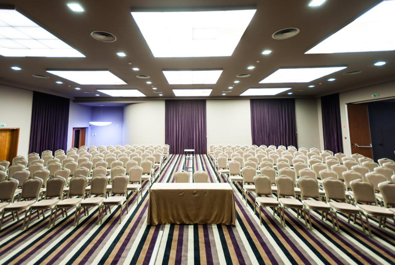 Hotel Melia Madeira Mare Funchal  Esterno foto A conference room