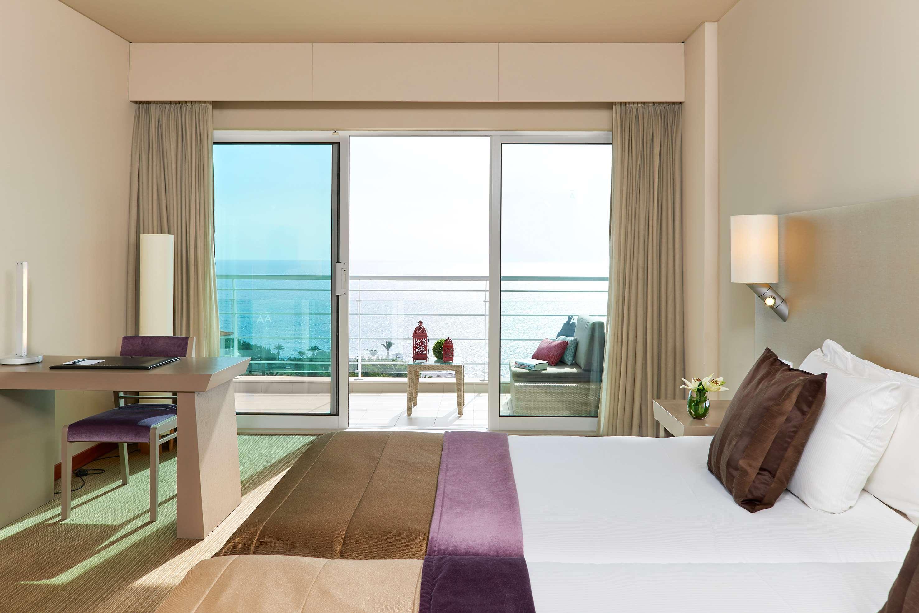 Hotel Melia Madeira Mare Funchal  Esterno foto A room at the hotel